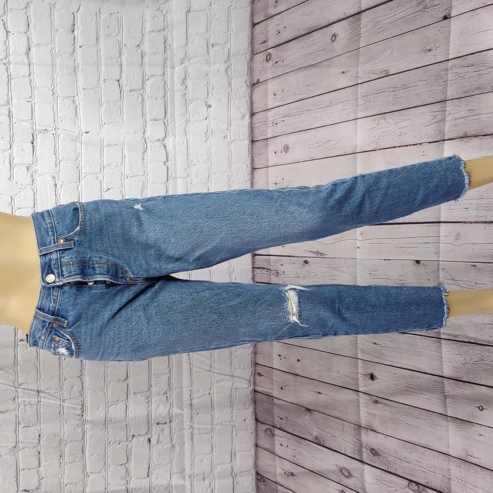 Levi's premium Wedgie size 26 distressed raw hem jeans